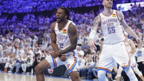 中国速滑队卡尔加里站首日斩获一银一铜，惊艳登场2025-01-26