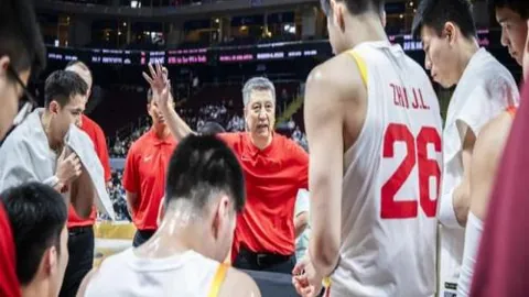 罗纳尔多：曼联困境非教练之过，我有能力解决曼联难题